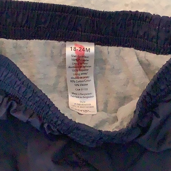 Boys splash plants - Picture 6 of 8